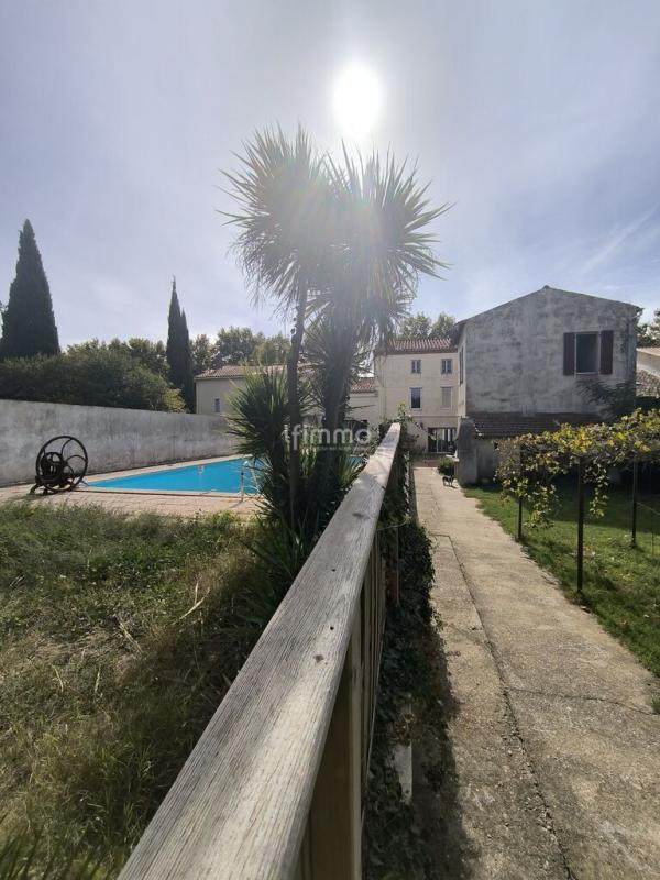 Propriété - 260 m² - 9 pièces