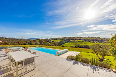 Maison - 198 m² - 8 pièces