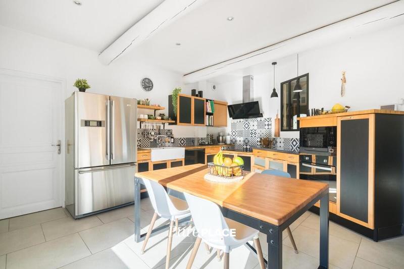 Propriété - 195 m² - 7 pièces