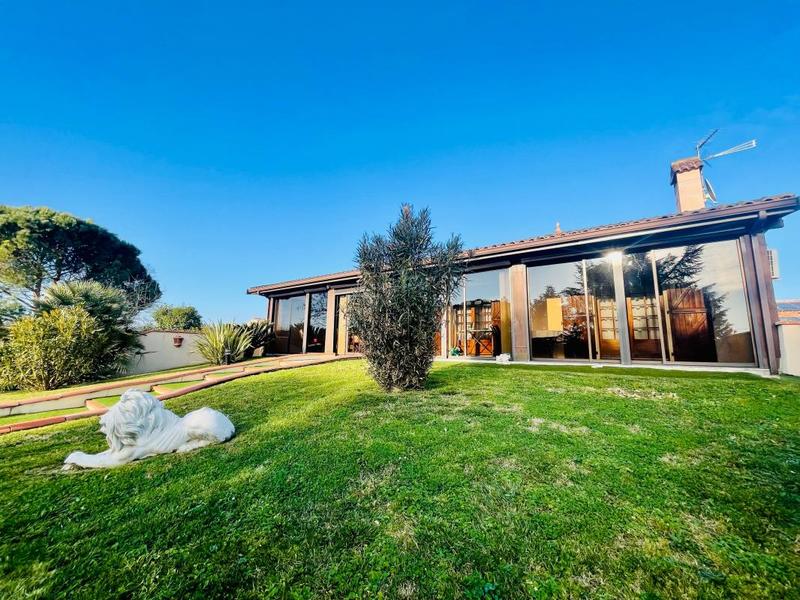 Maison - 240 m² - 5 pièces