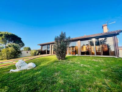 Maison - 240 m² - 5 pièces