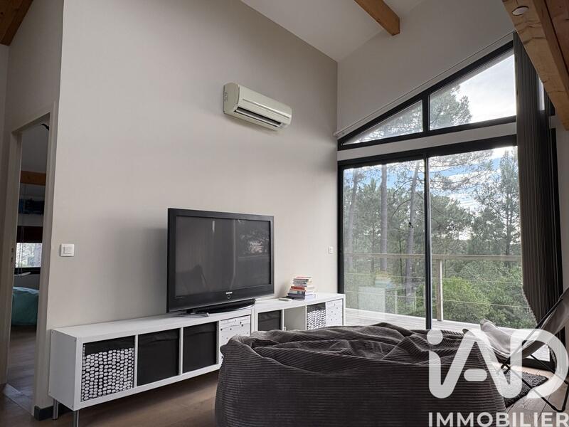 Maison - 240 m² - 9 pièces