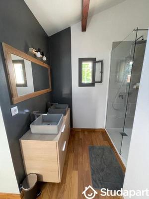 Chambre - 11 m² - 1 pièce