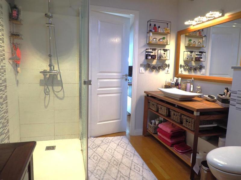 Maison - 201 m² - 7 pièces