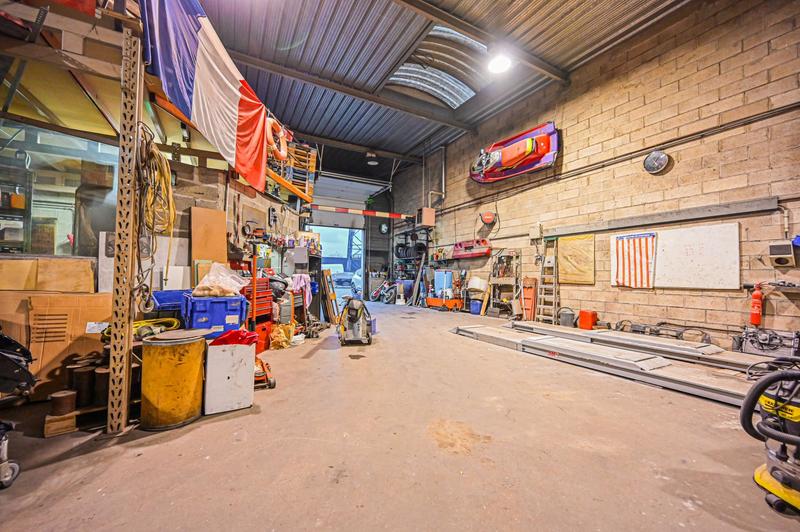 Local commercial - 340 m² - 4 pièces