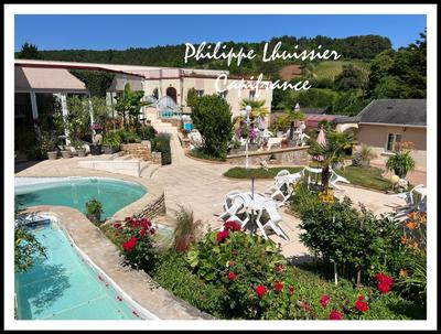 Propriété - 1 458 m² - 34 pièces