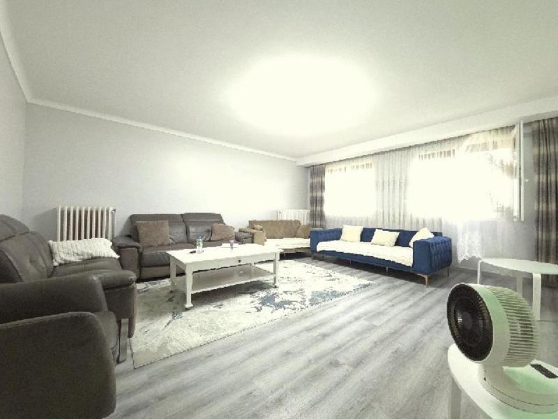 Maison - 290 m² - 13 pièces