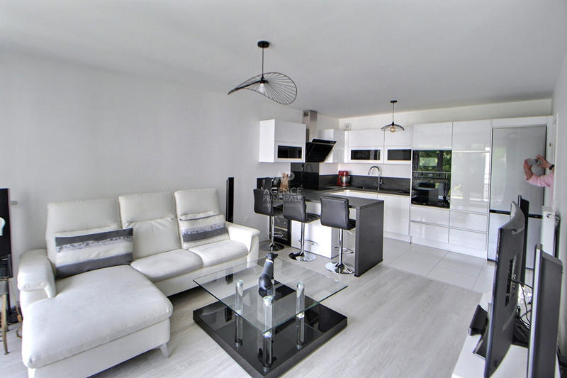 Appartement - 90 m² - 4 pièces