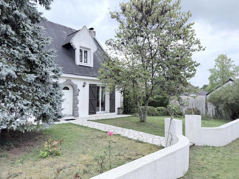 Maison - 167 m² - 9 pièces