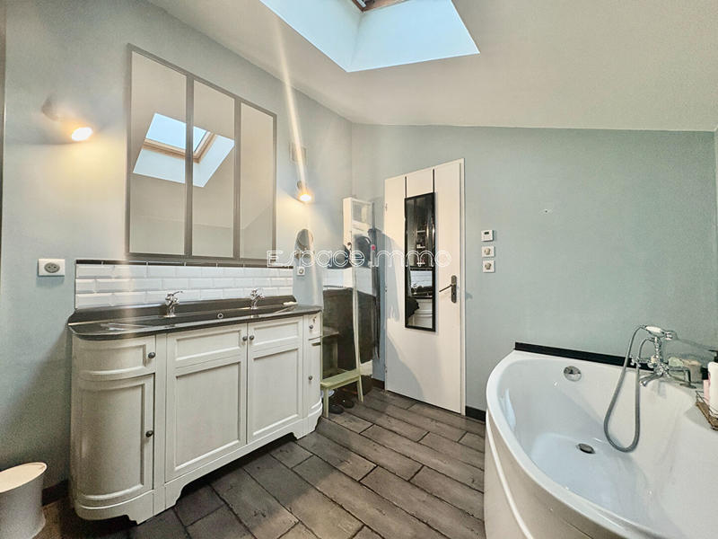 Maison - 143 m² - 6 pièces