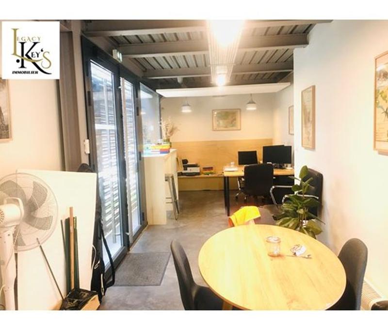 Local commercial - 250 m² - 15 pièces