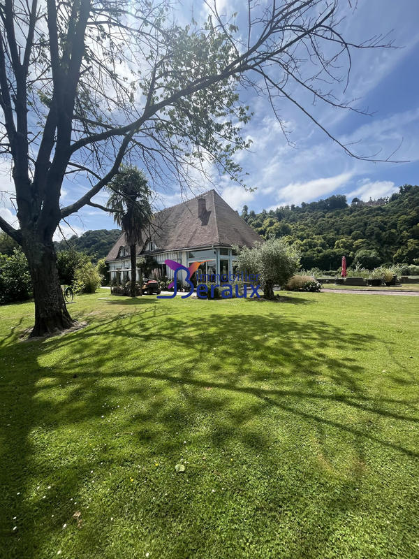 Maison - 327 m² - 10 pièces