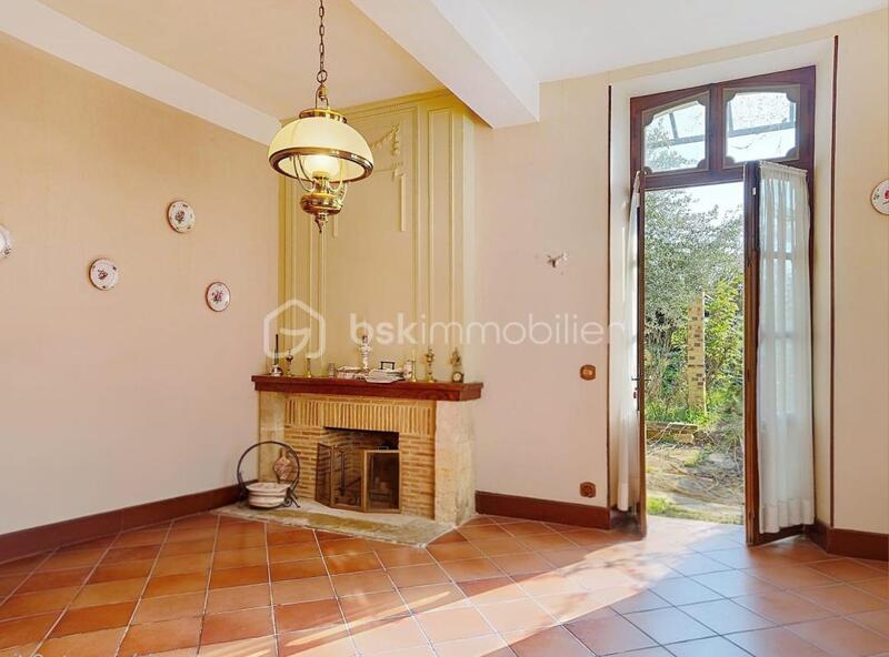 Maison - 300 m² - 10 pièces