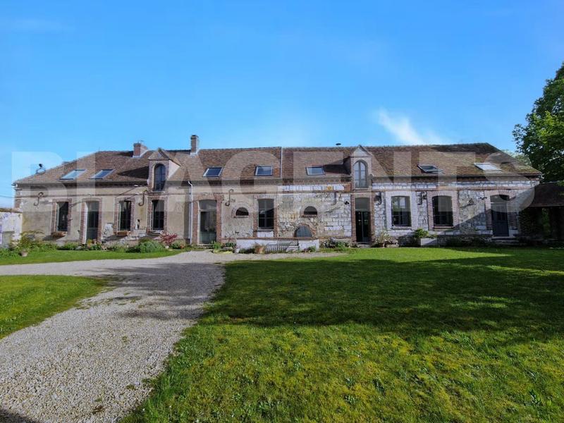 Propriété - 342 m² - 12 pièces