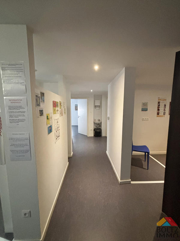 Local commercial - 71 m² - 4 pièces