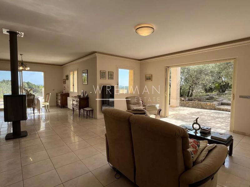 Villa - 200 m² - 5 pièces