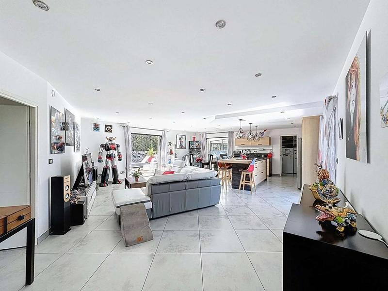 Maison - 143 m² - 5 pièces