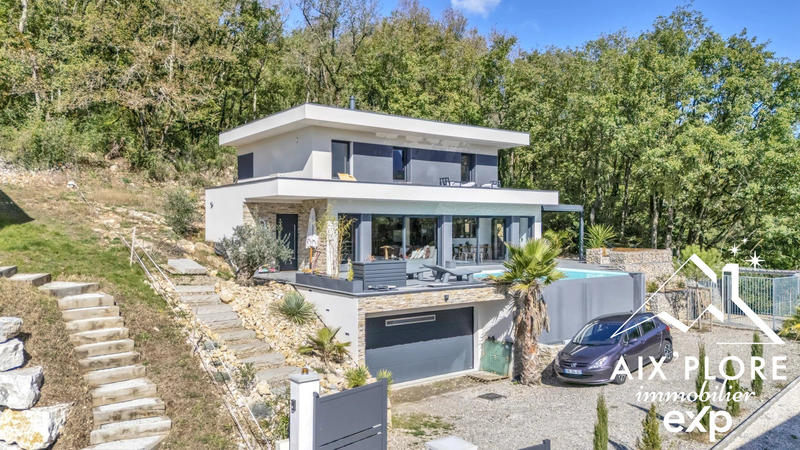 Maison - 230 m² - 6 pièces