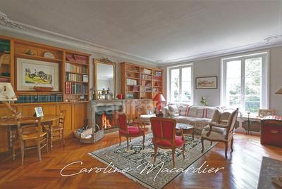 Propriété - 380 m² - 15 pièces