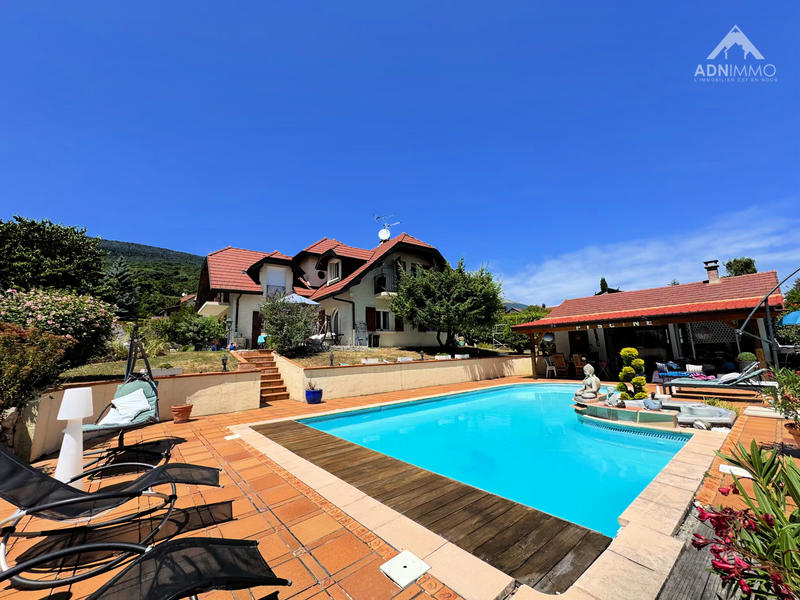 Maison - 212 m² - 5 pièces