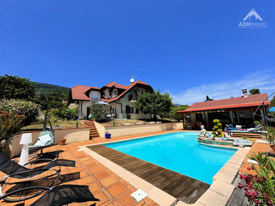 Maison - 212 m² - 5 pièces