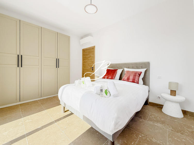 Villa - 258 m² - 10 pièces