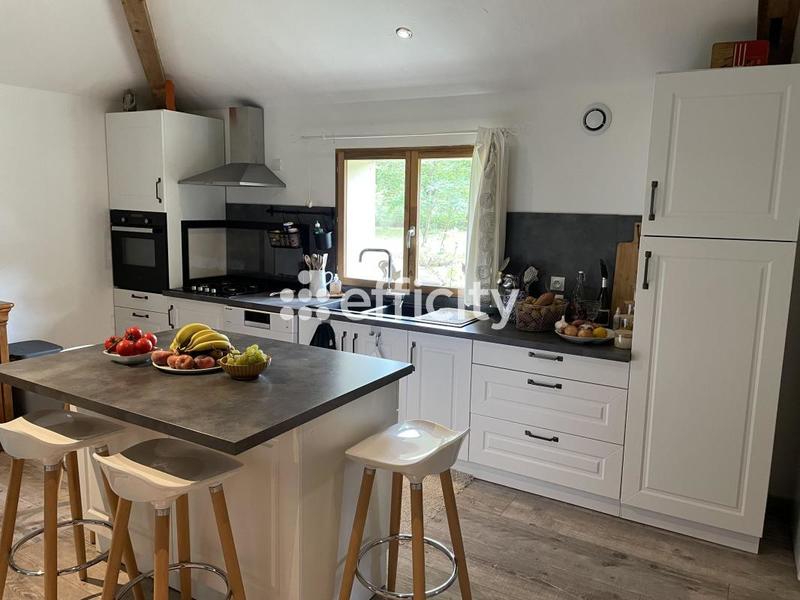 Maison - 201 m² - 7 pièces