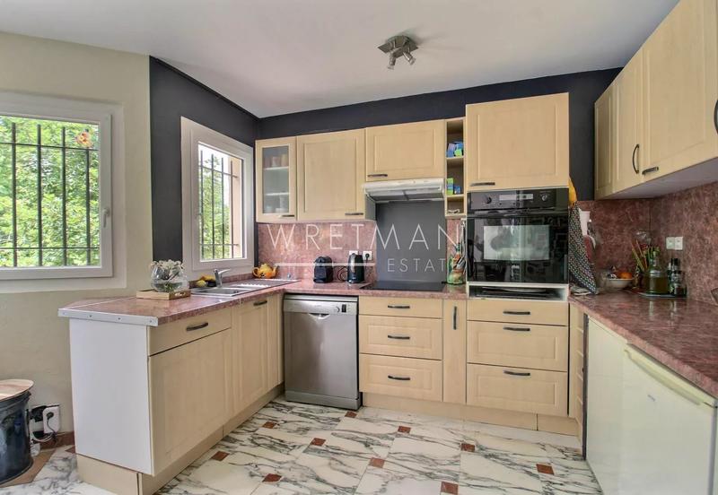 Villa - 199 m² - 10 pièces