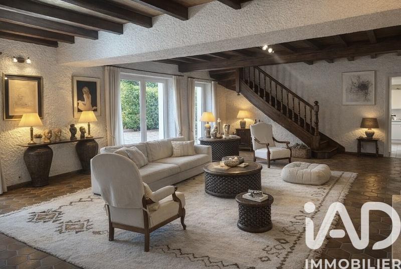 Maison - 285 m² - 9 pièces
