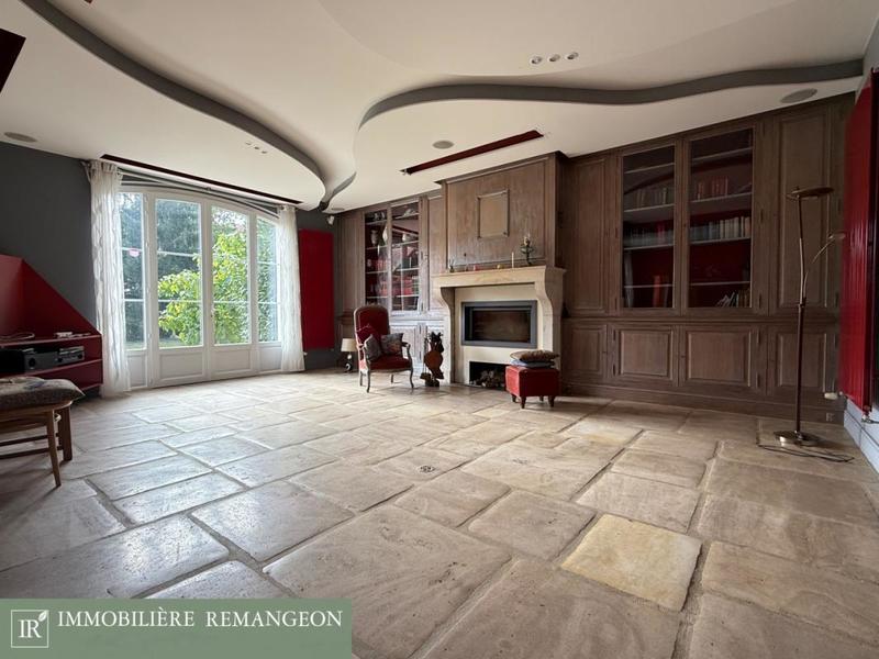 Maison - 211 m² - 8 pièces