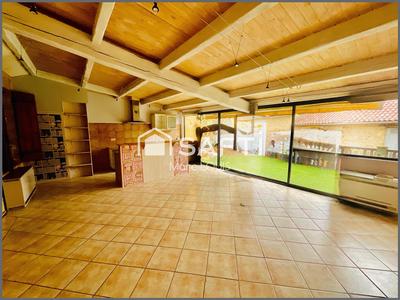 Maison - 220 m² - 8 pièces