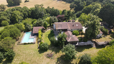 Maison - 330 m² - 13 pièces