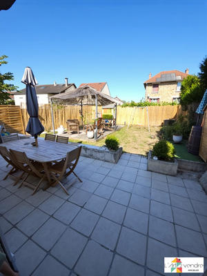 Maison traditionnelle - 100 m² - 5 pièces