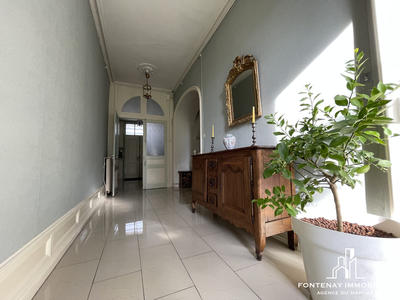 Maison - 299 m² - 9 pièces