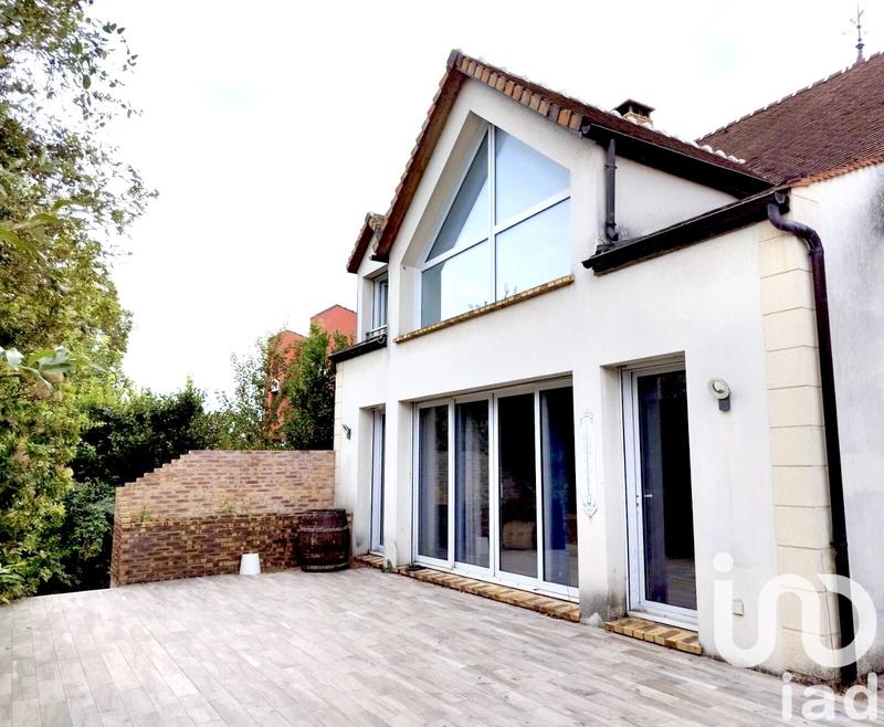 Maison - 360 m² - 9 pièces