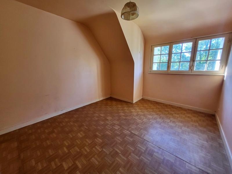 Maison - 161 m² - 9 pièces