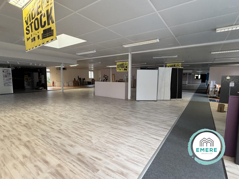 Maison - 1 730 m² - 2 pièces