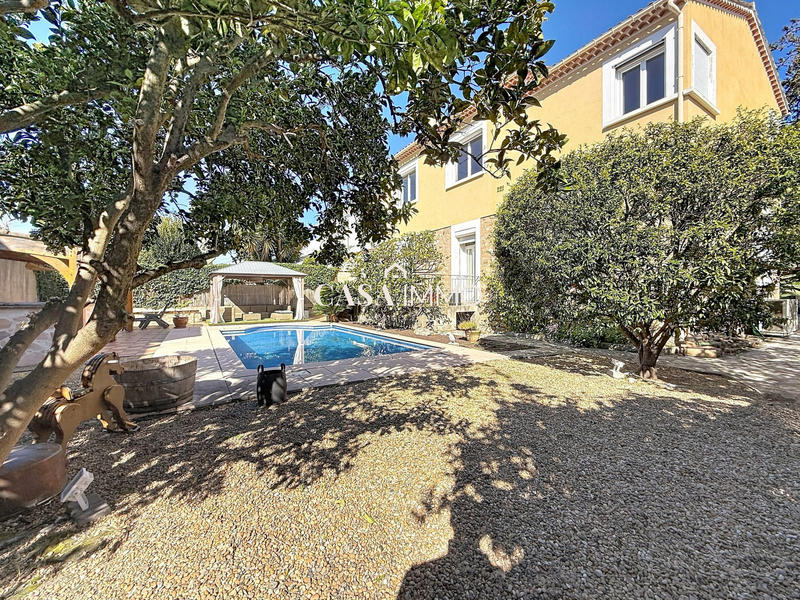 Maison - 185 m² - 8 pièces