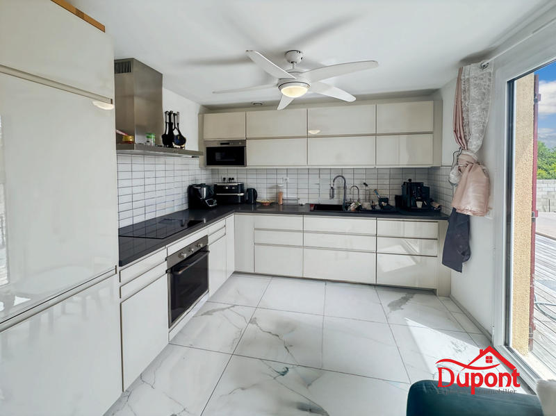 Maison - 92 m² - 5 pièces