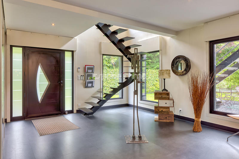 Maison - 630 m² - 8 pièces