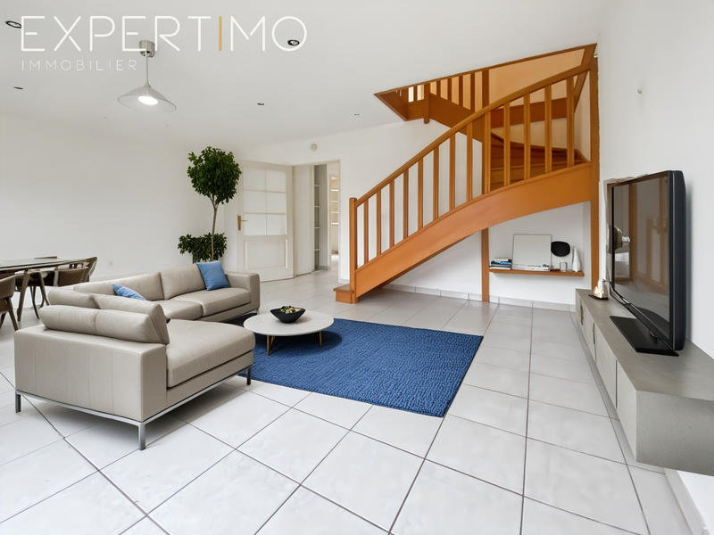 Maison - 90 m² - 5 pièces