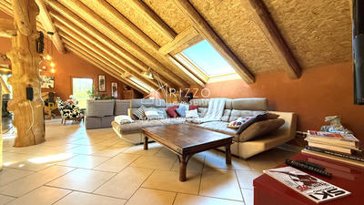 Maison - 303 m² - 8 pièces