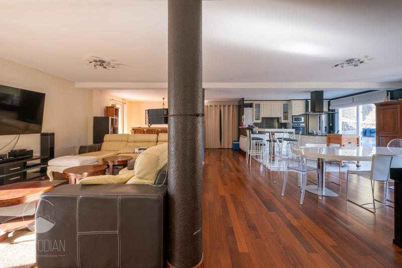 Maison - 650 m² - 15 pièces