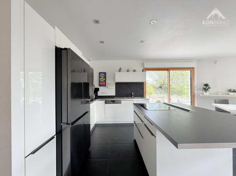 Maison - 230 m² - 5 pièces