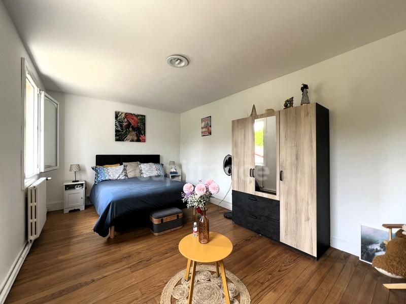 Demeure - 254 m² - 9 pièces