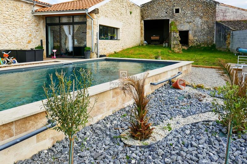 Maison - 225 m² - 7 pièces