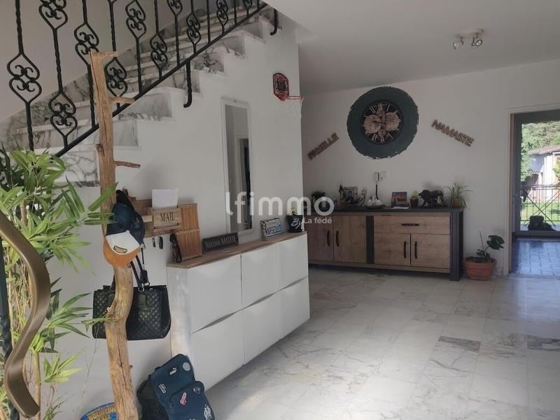 Maison - 210 m² - 6 pièces