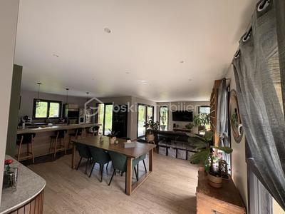 Pavillon - 180 m² - 8 pièces