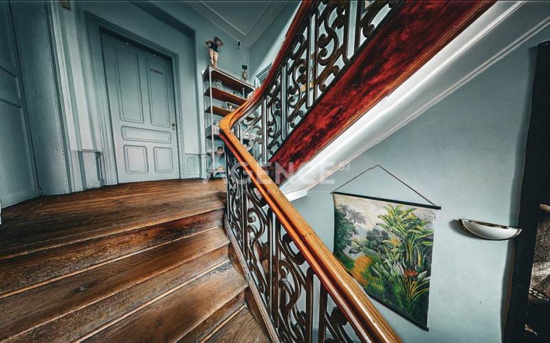 Maison - 294 m² - 7 pièces