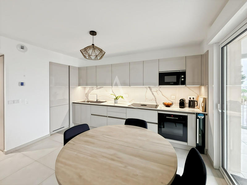 Appartement - 85 m² - 4 pièces